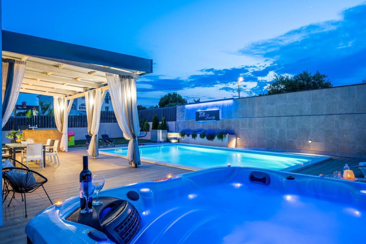 Villa Beauty With Heated Pool And Jacuzzi Kanfanar Exterior foto