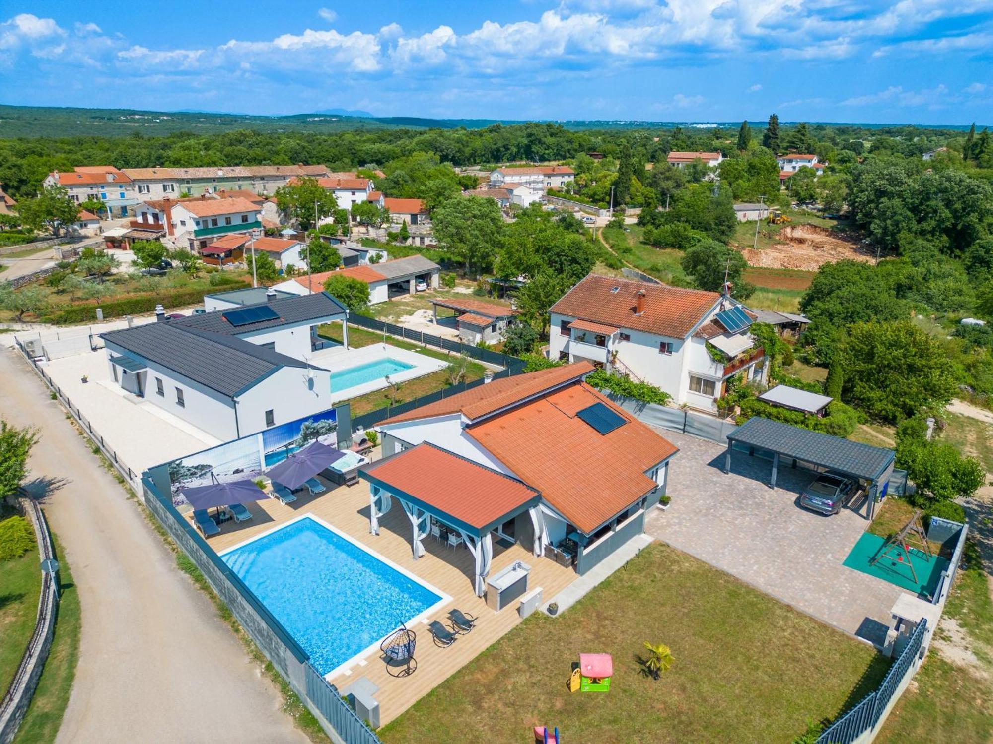 Villa Beauty With Heated Pool And Jacuzzi Kanfanar Exterior foto