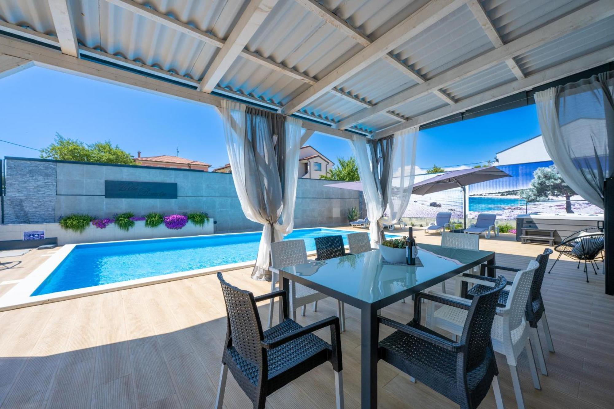 Villa Beauty With Heated Pool And Jacuzzi Kanfanar Exterior foto