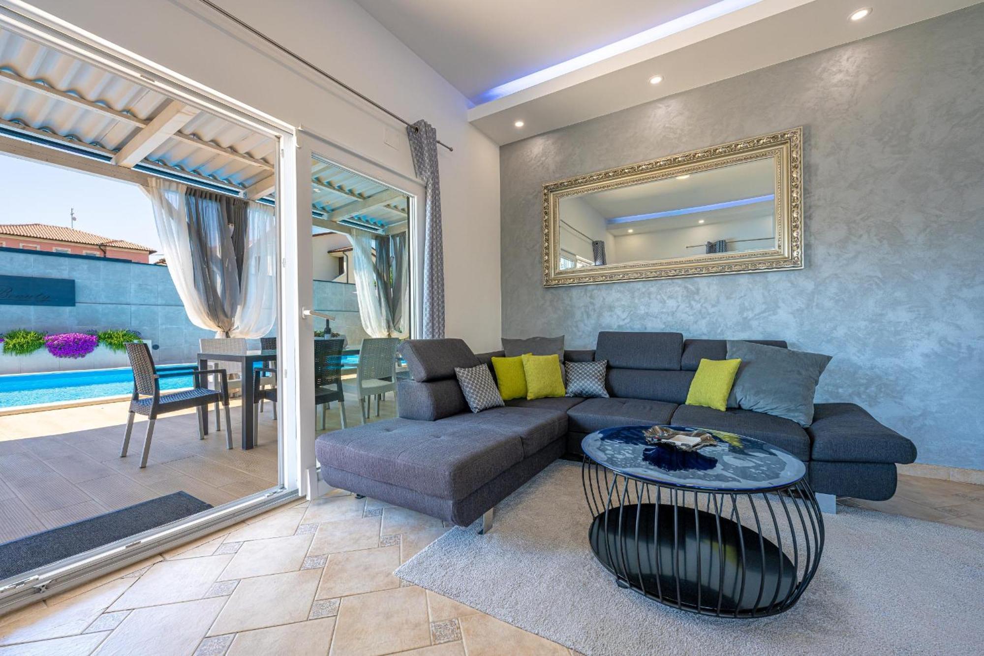 Villa Beauty With Heated Pool And Jacuzzi Kanfanar Exterior foto