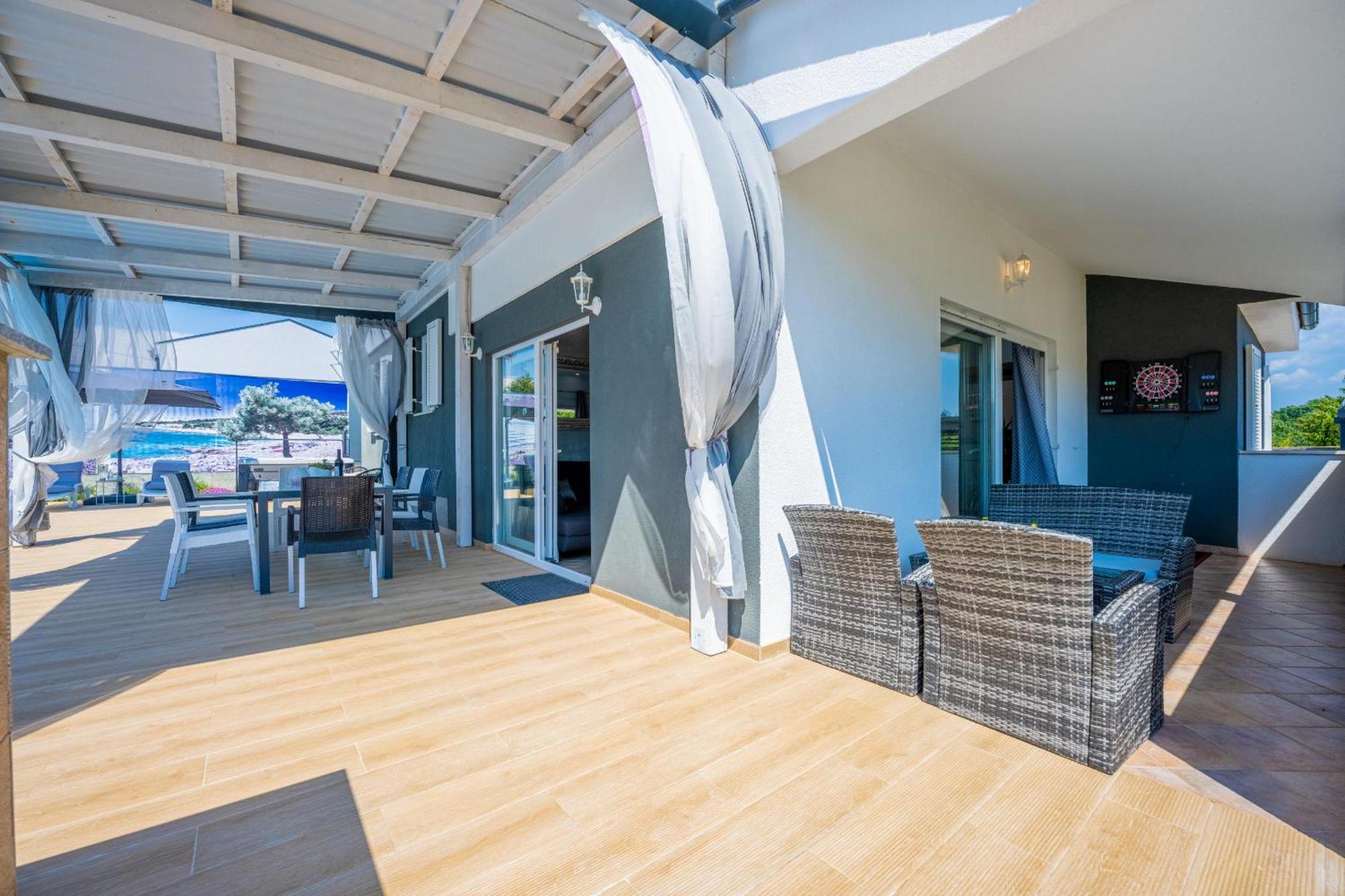 Villa Beauty With Heated Pool And Jacuzzi Kanfanar Exterior foto