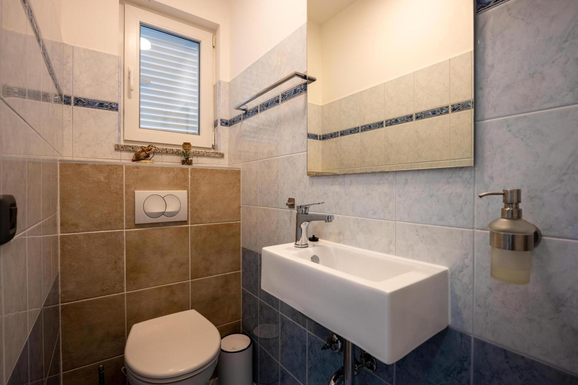 Villa Beauty With Heated Pool And Jacuzzi Kanfanar Exterior foto
