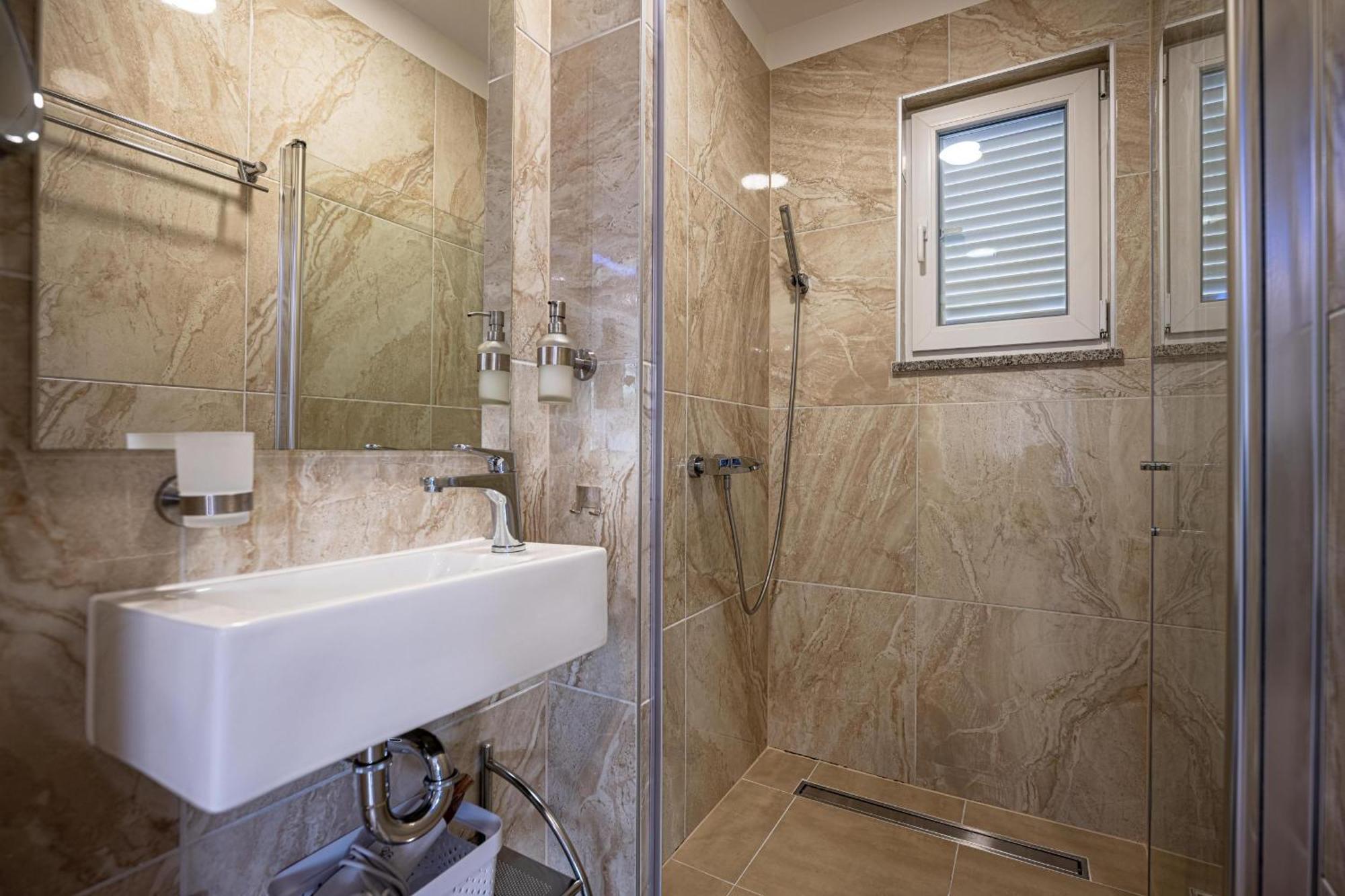 Villa Beauty With Heated Pool And Jacuzzi Kanfanar Exterior foto