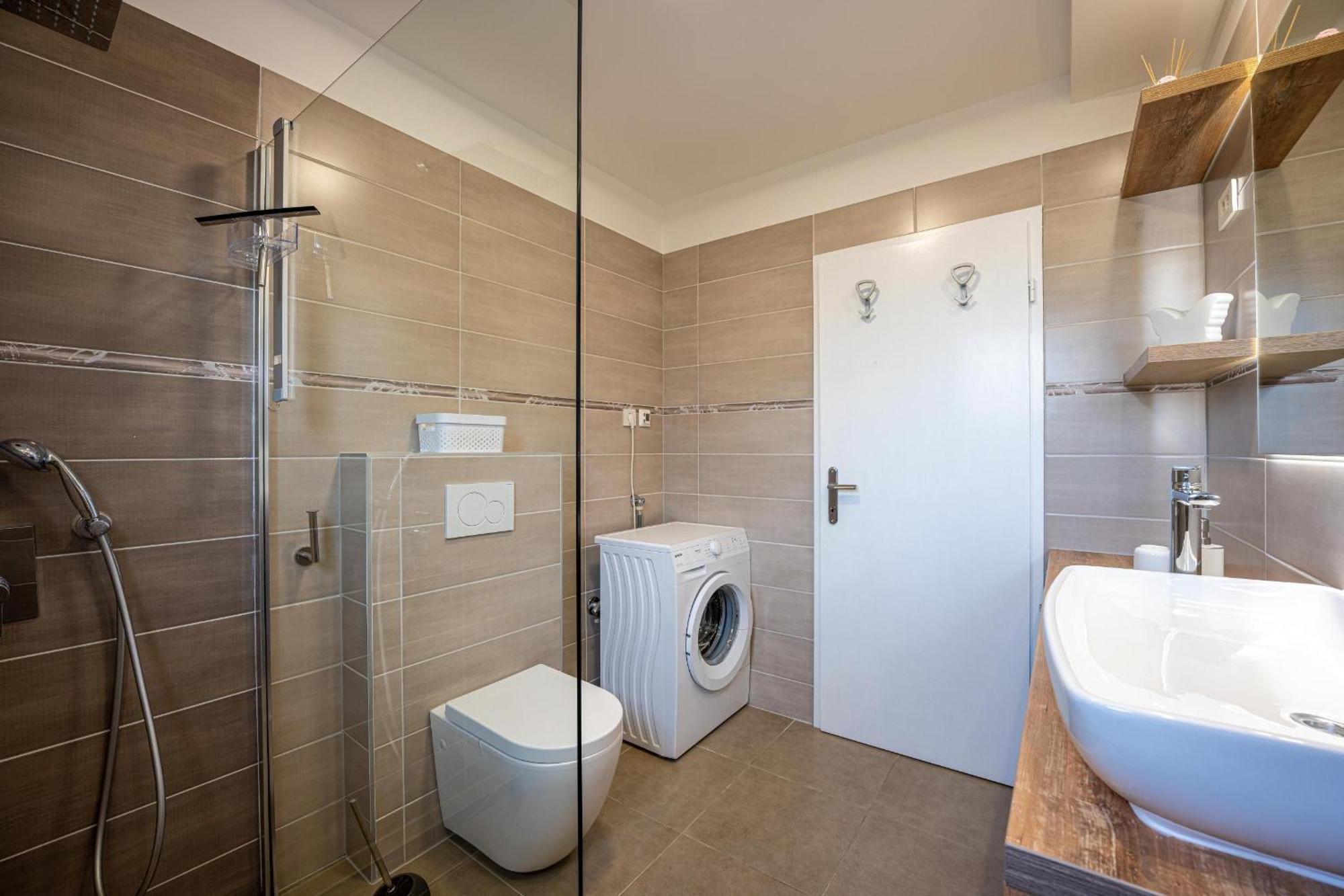 Villa Beauty With Heated Pool And Jacuzzi Kanfanar Exterior foto